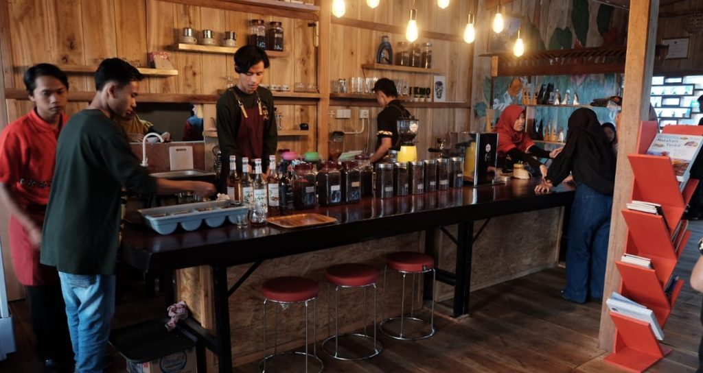 Cikwo Coffee And Resto Tawarkan Menu Khas Lampung Barat